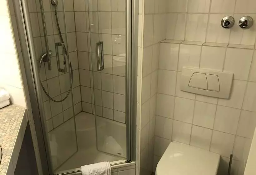 Отель Aust Das Land