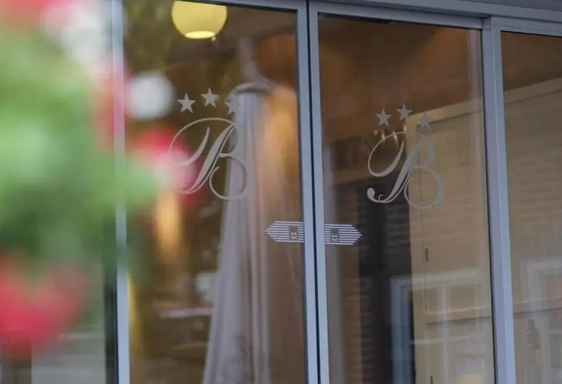 ホテル Brunnenhof International