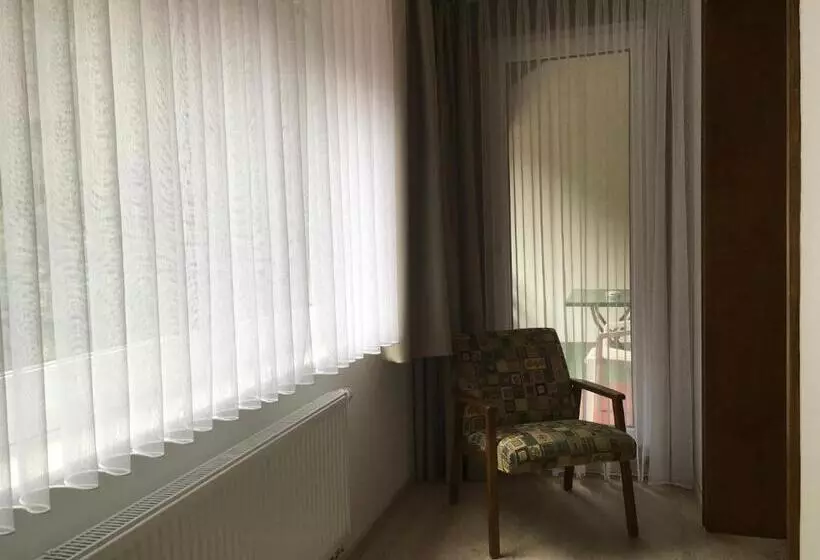 酒店 Pension Zum Paradies