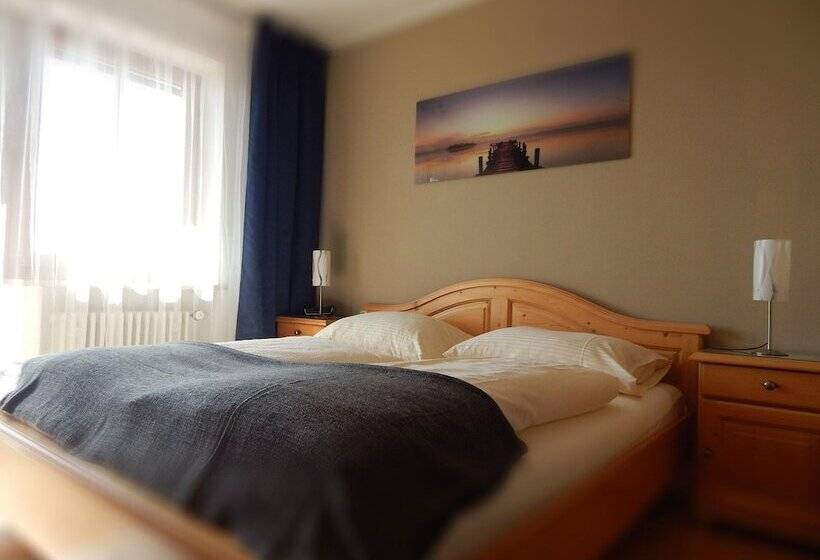 Пансион Berg Hotel Weingarten Garni