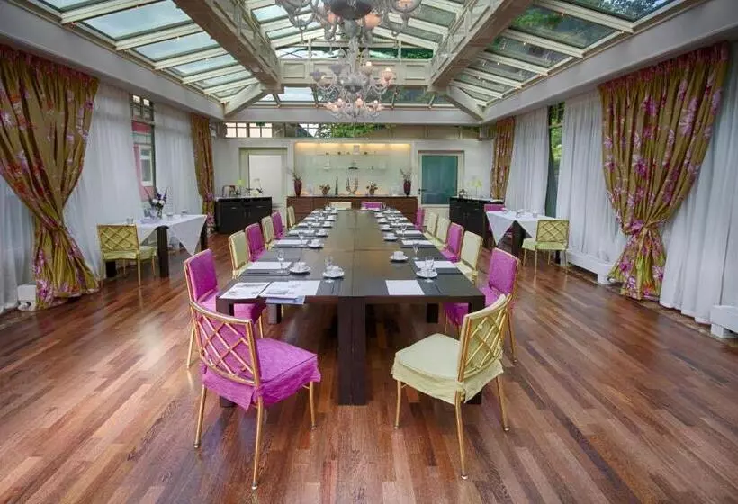 Отель Campus Garden Business