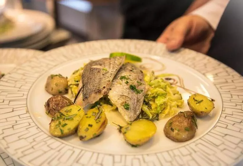 Отель Campus Garden Business