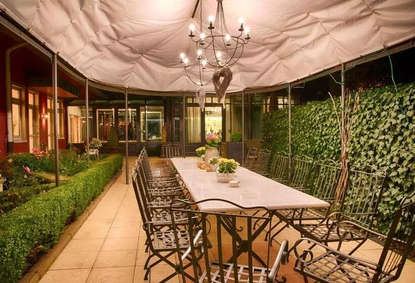 Отель Campus Garden Business