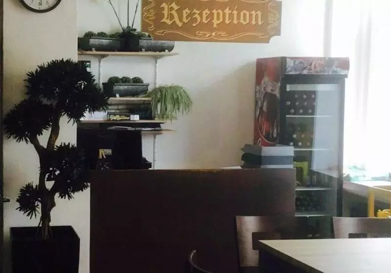 Отель Goldener Hahn