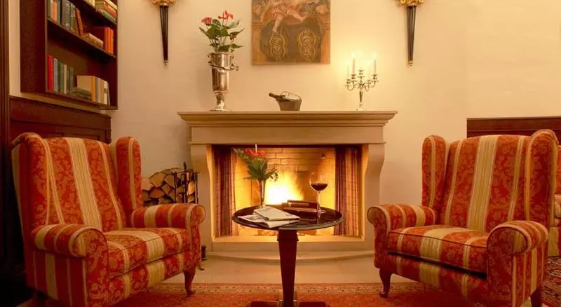 Отель Wasserburg Zu Gommern