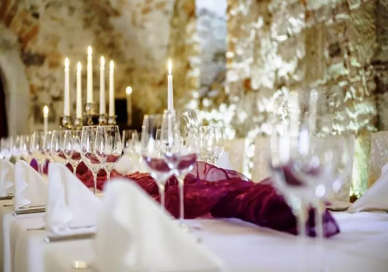 Отель Wasserburg Zu Gommern