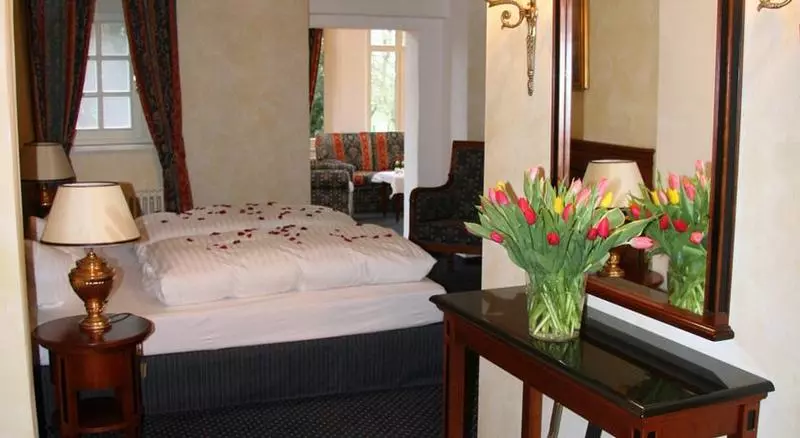 Отель Wasserburg Zu Gommern