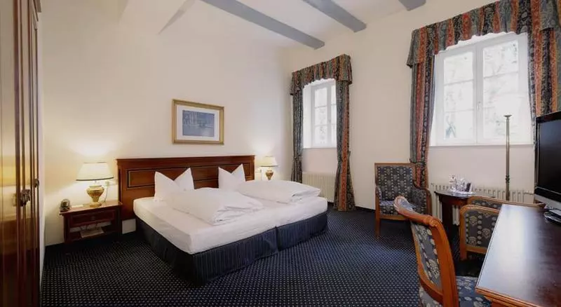 Отель Wasserburg Zu Gommern