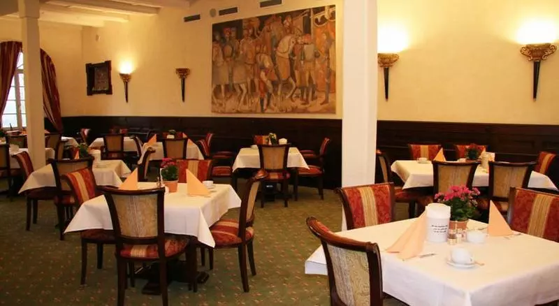 Отель Wasserburg Zu Gommern