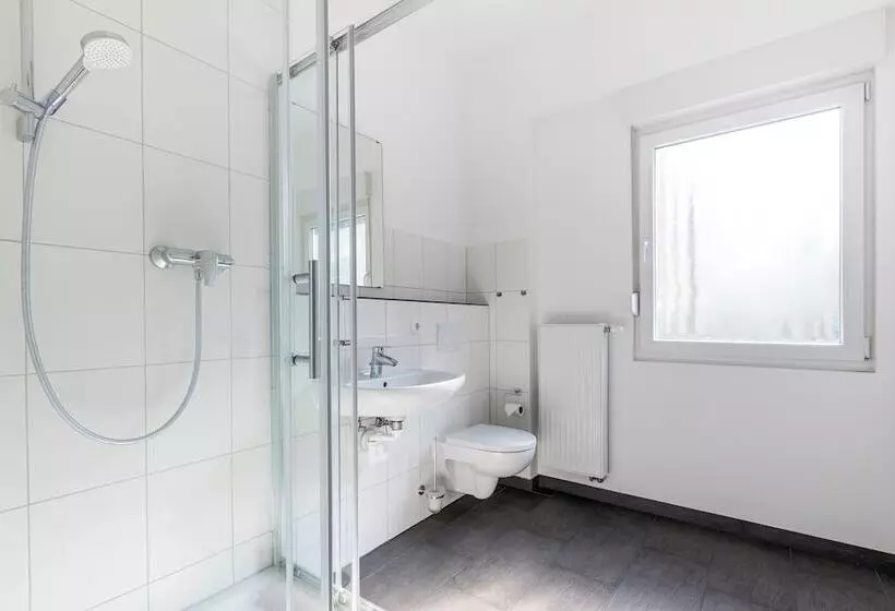 SMARTY Airport Cologne Hotel - KONTAKTLOSER SELF CHECK-IN