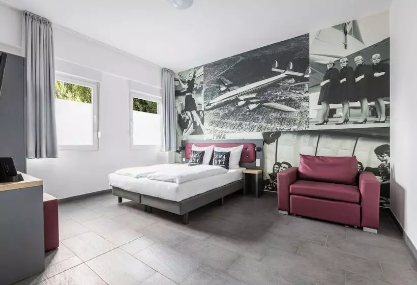 SMARTY Airport Cologne Hotel - KONTAKTLOSER SELF CHECK-IN