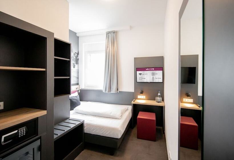 SMARTY Airport Cologne Hotel - KONTAKTLOSER SELF CHECK-IN