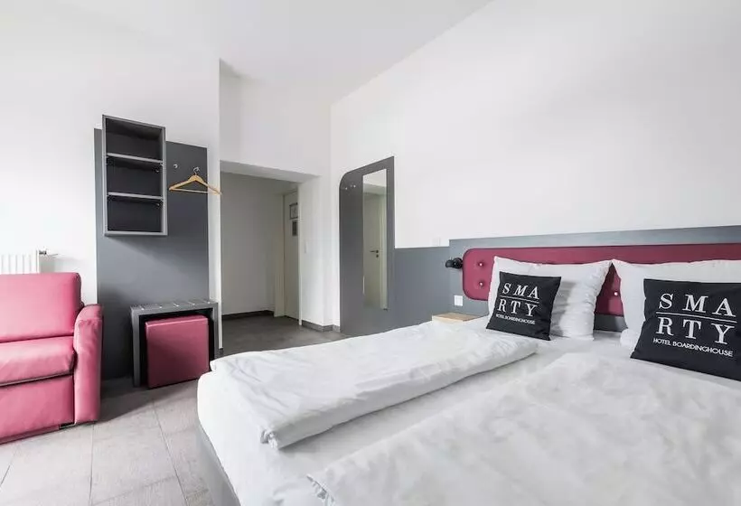 SMARTY Airport Cologne Hotel - KONTAKTLOSER SELF CHECK-IN