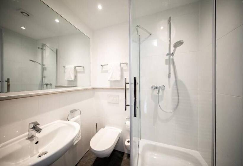 SMARTY Airport Cologne Hotel - KONTAKTLOSER SELF CHECK-IN