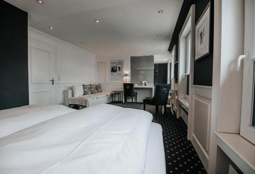 Boutique Hotel Am Rathaus   Reblaus