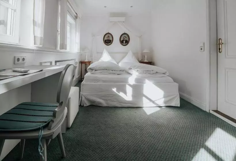 Boutique Hotel Am Rathaus   Reblaus