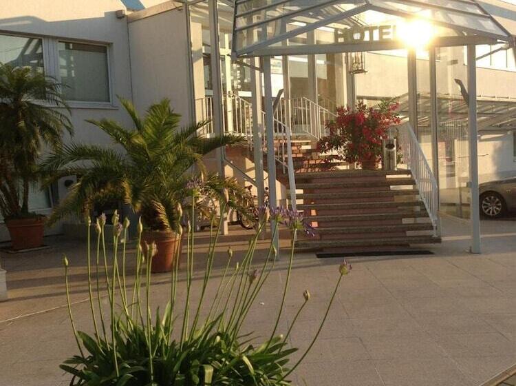 Отель Lindemann