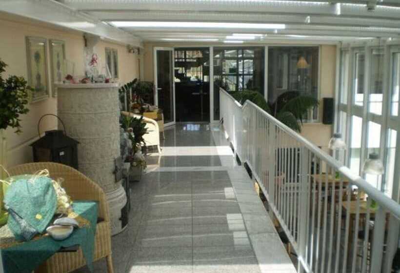 Отель Lindemann