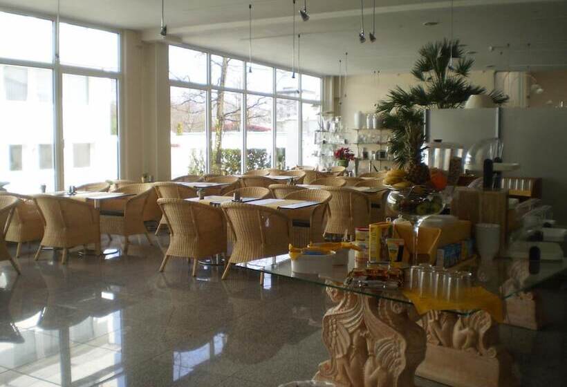 Отель Lindemann