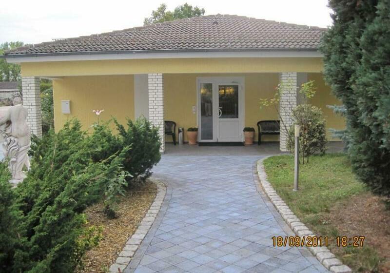 Отель Merkur Garni