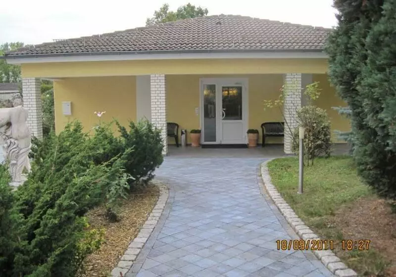 בית מלון כפרי Merkur Garni