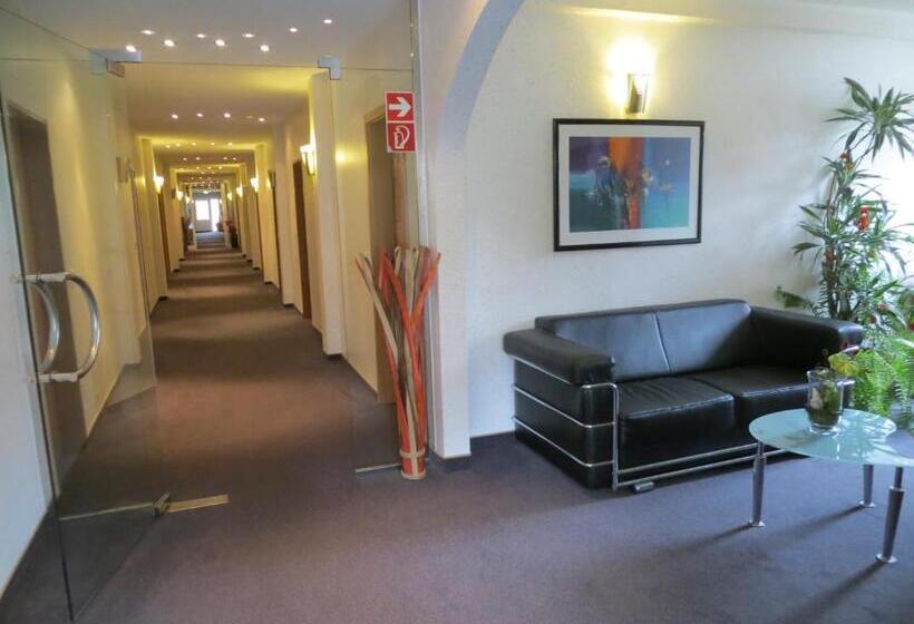 Отель Merkur Garni