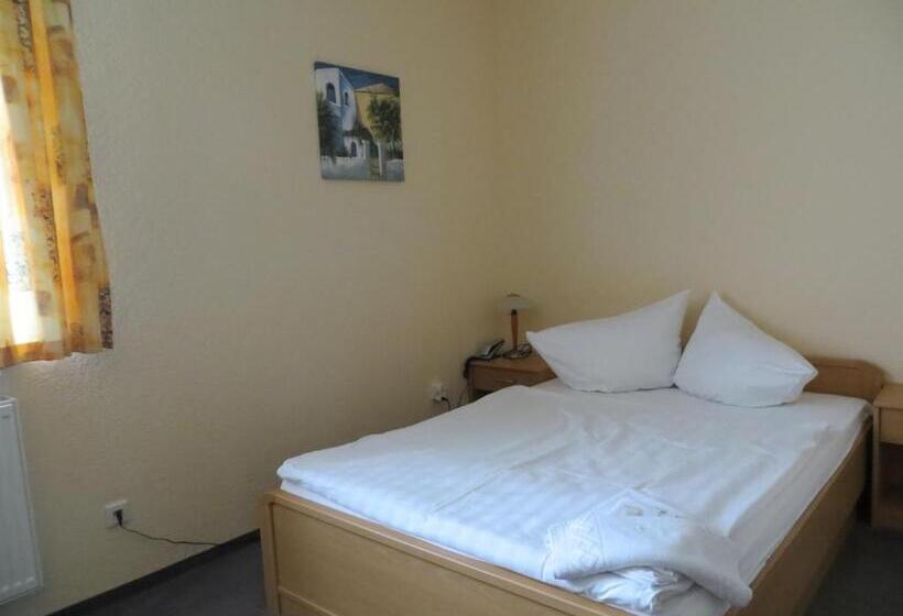 Отель Merkur Garni