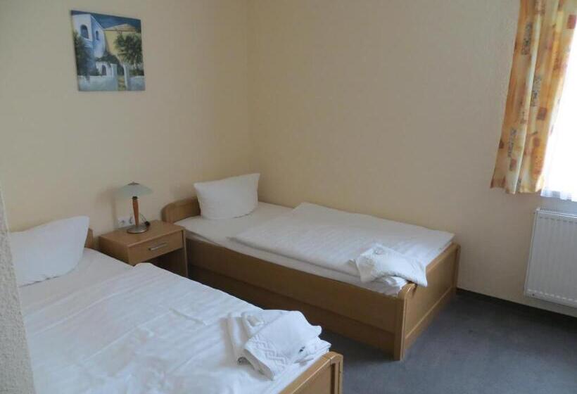 Отель Merkur Garni