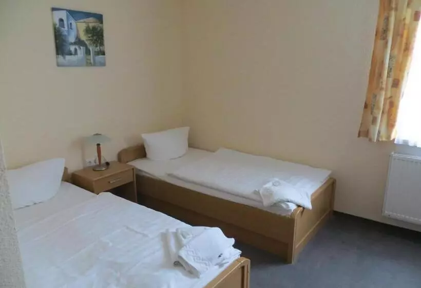 בית מלון כפרי Merkur Garni