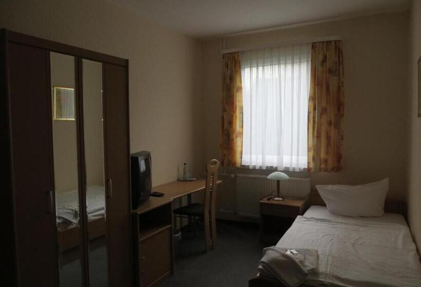 Отель Merkur Garni