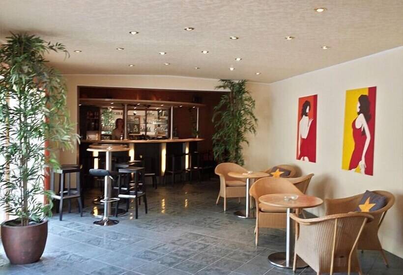 Отель Merkur Garni