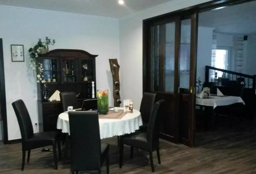 فندق Restaurant Zum Wacholderhain