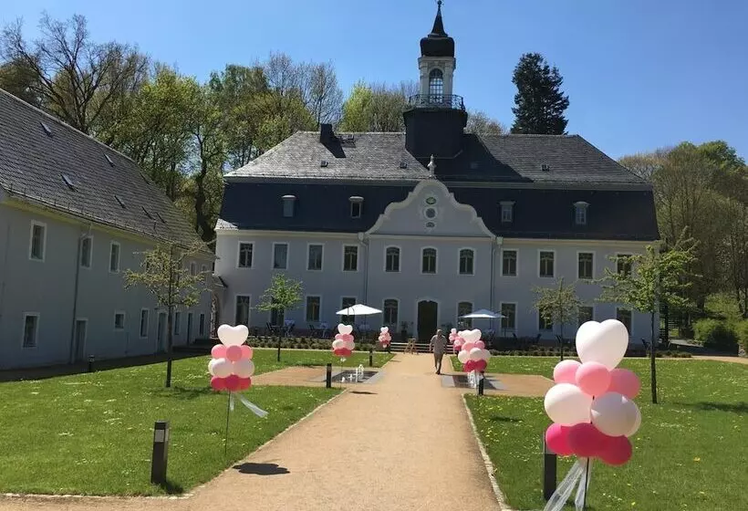 هتل Schloss Rabenstein