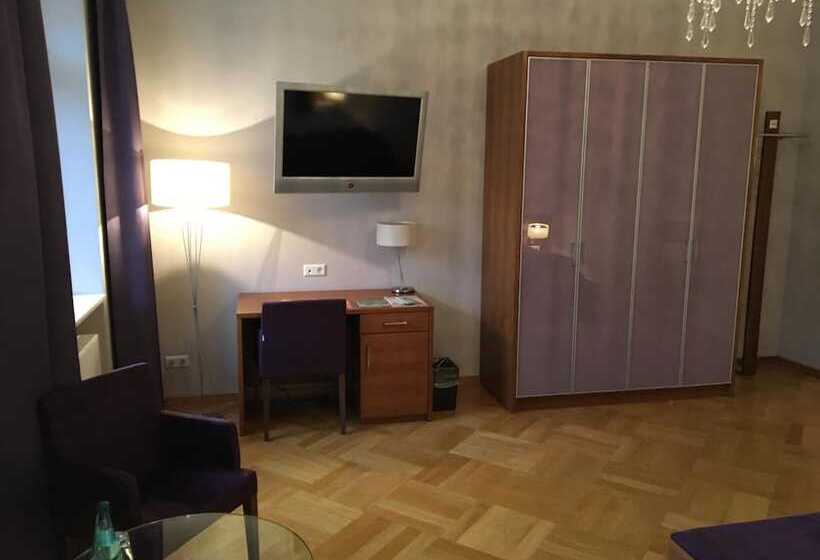 هتل Schloss Rabenstein