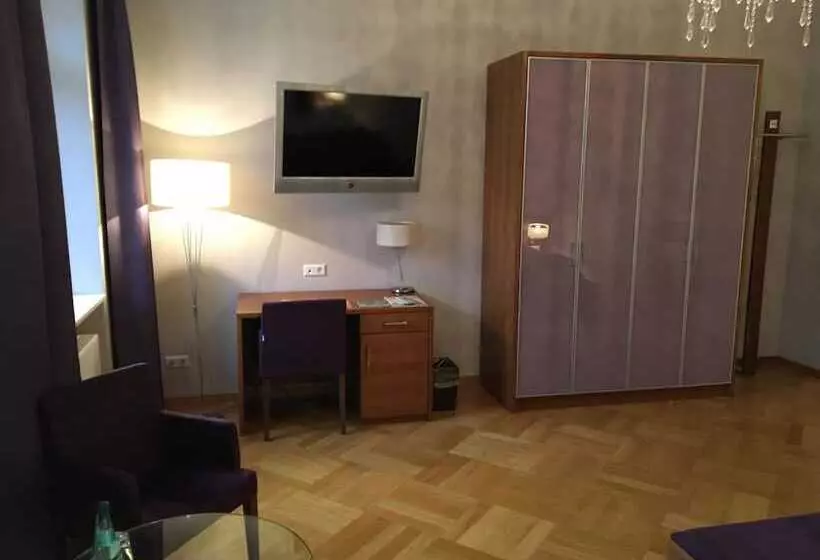 هتل Schloss Rabenstein