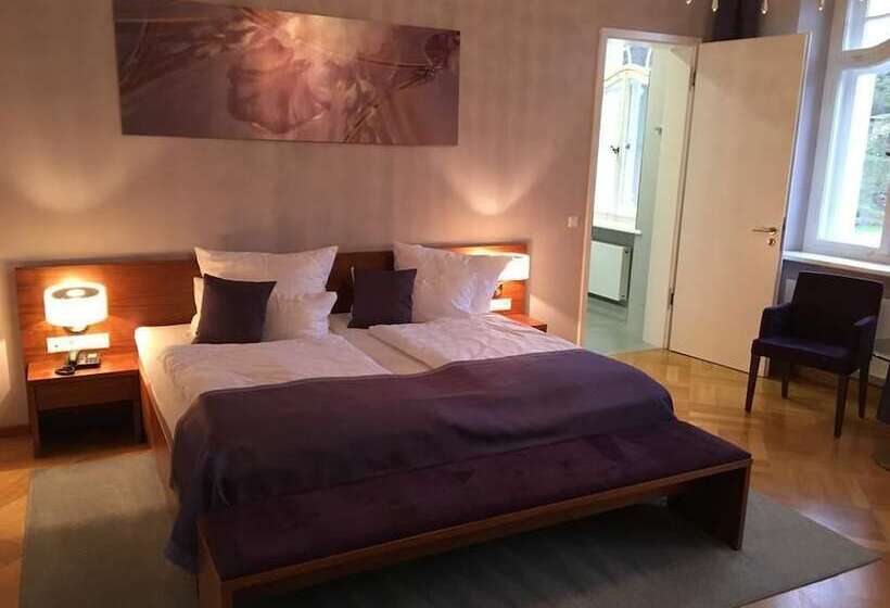 هتل Schloss Rabenstein