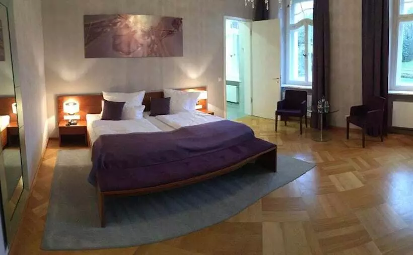 هتل Schloss Rabenstein