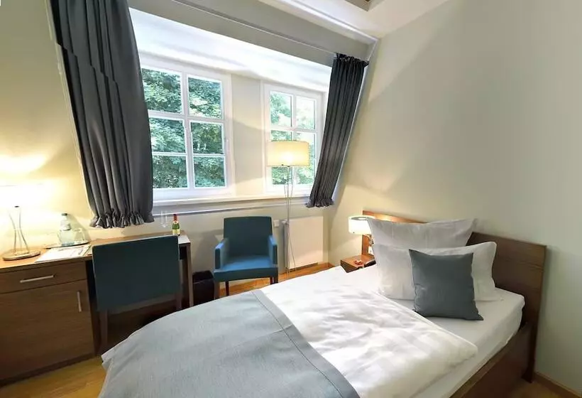 هتل Schloss Rabenstein