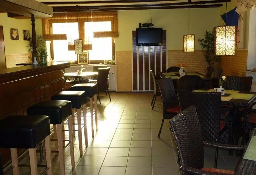 ホテル Vier Linden