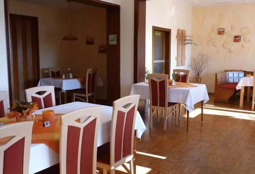 ホテル Vier Linden