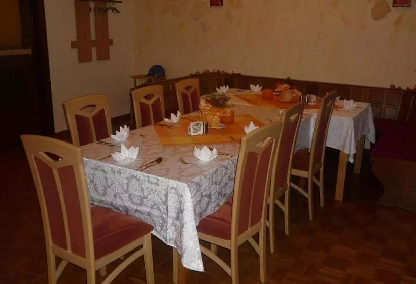 ホテル Vier Linden