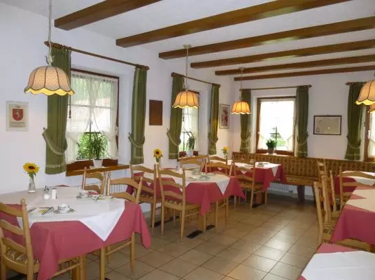 Hotelli Zum Hirschen