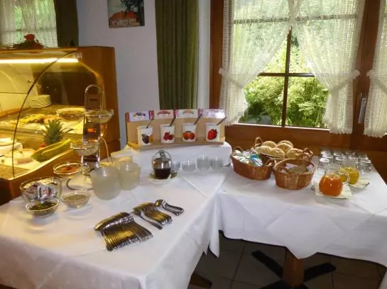 Hotelli Zum Hirschen