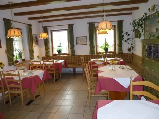 Hotelli Zum Hirschen
