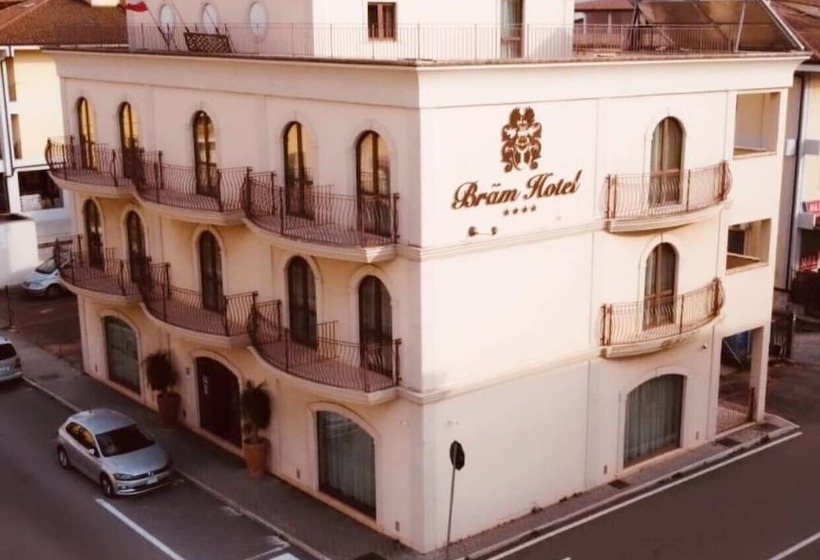 فندق Bram
