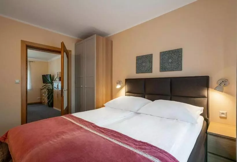 Hotelli Dom Atalia Wynajem Pokoi