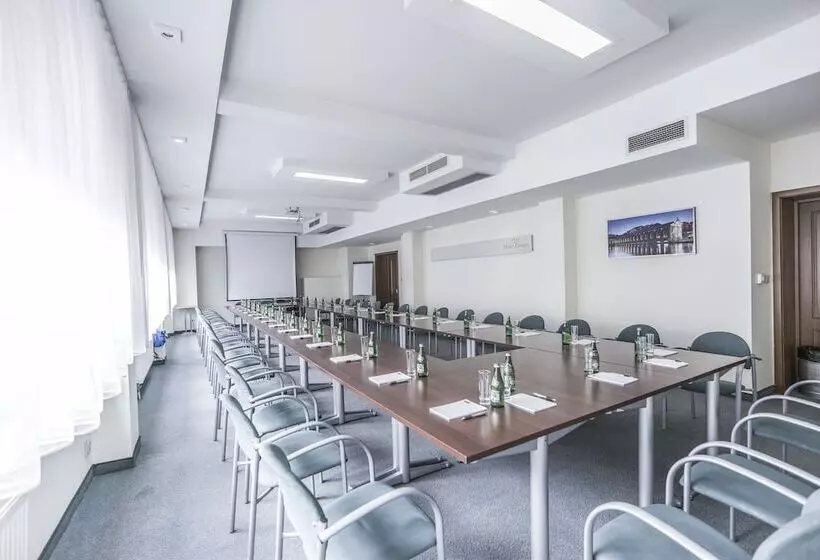 호텔 Europa Starachowice