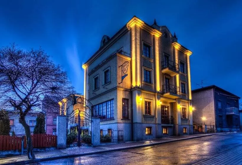 Hotelli Pałac Wiśniewski