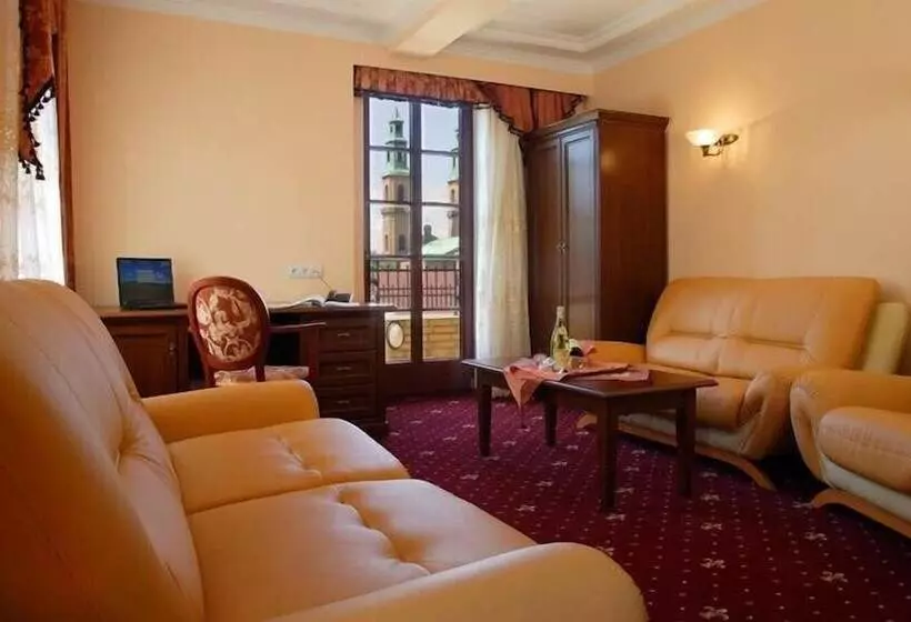 Hotelli Pałac Wiśniewski