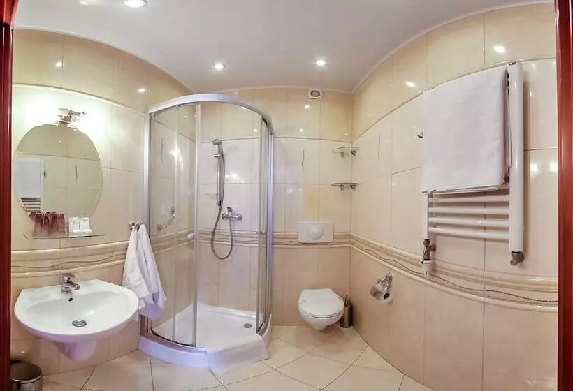 Hotelli Pałac Wiśniewski